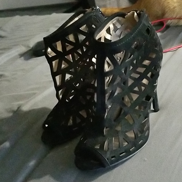 Heels - Picture 3 of 7